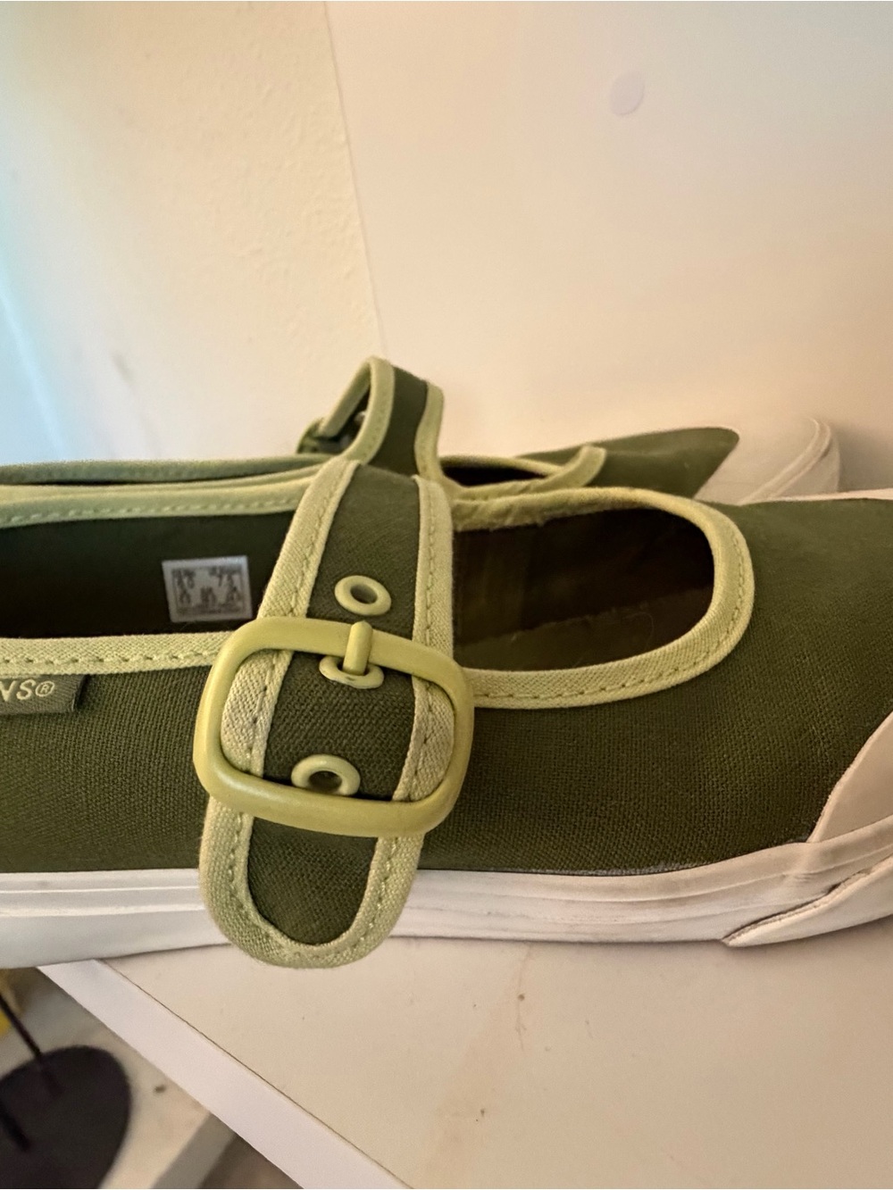 Vans Olive Green Mary Jane Canvas Sneakers with Lime Trim size 7.5 - Picture 3 of 6